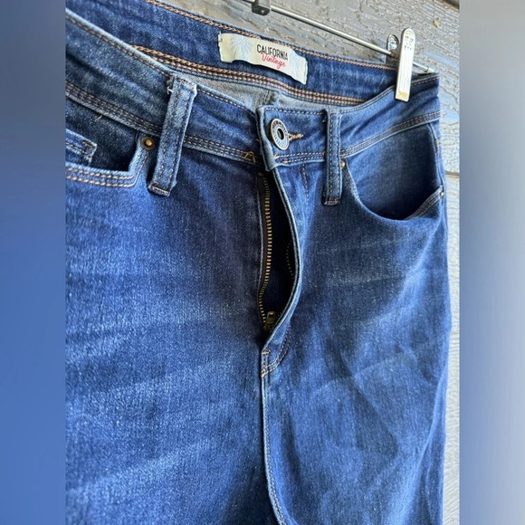 California Vintage Women Size 8 Blue Flare Distressed Medium Wash Stretch Jean - Picture 5 of 7